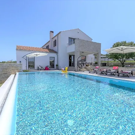 Modern With Jaccuzi In Croatia Selina