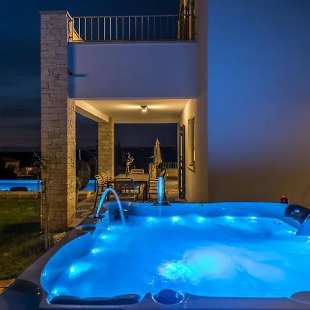 Modern With Jaccuzi In Croatia 别墅 *